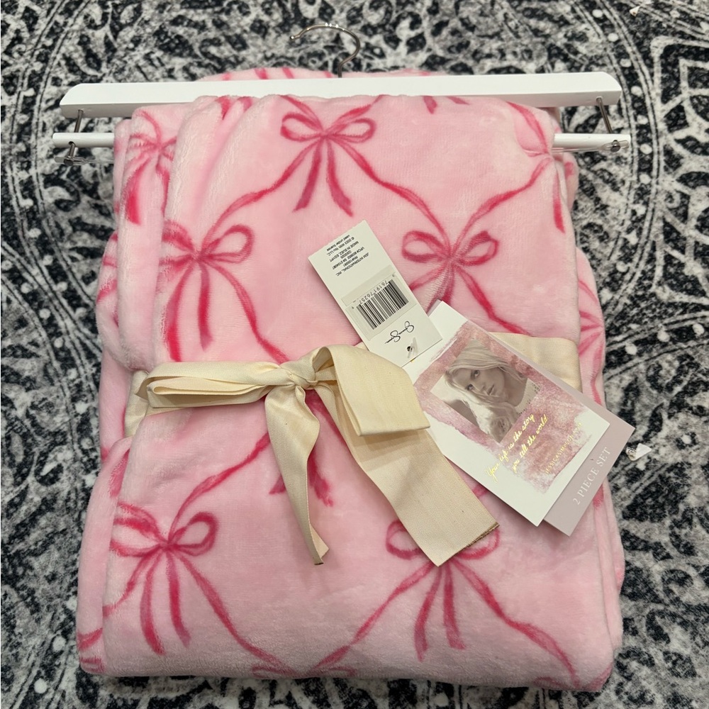 Jessica Simpson holiday blanket